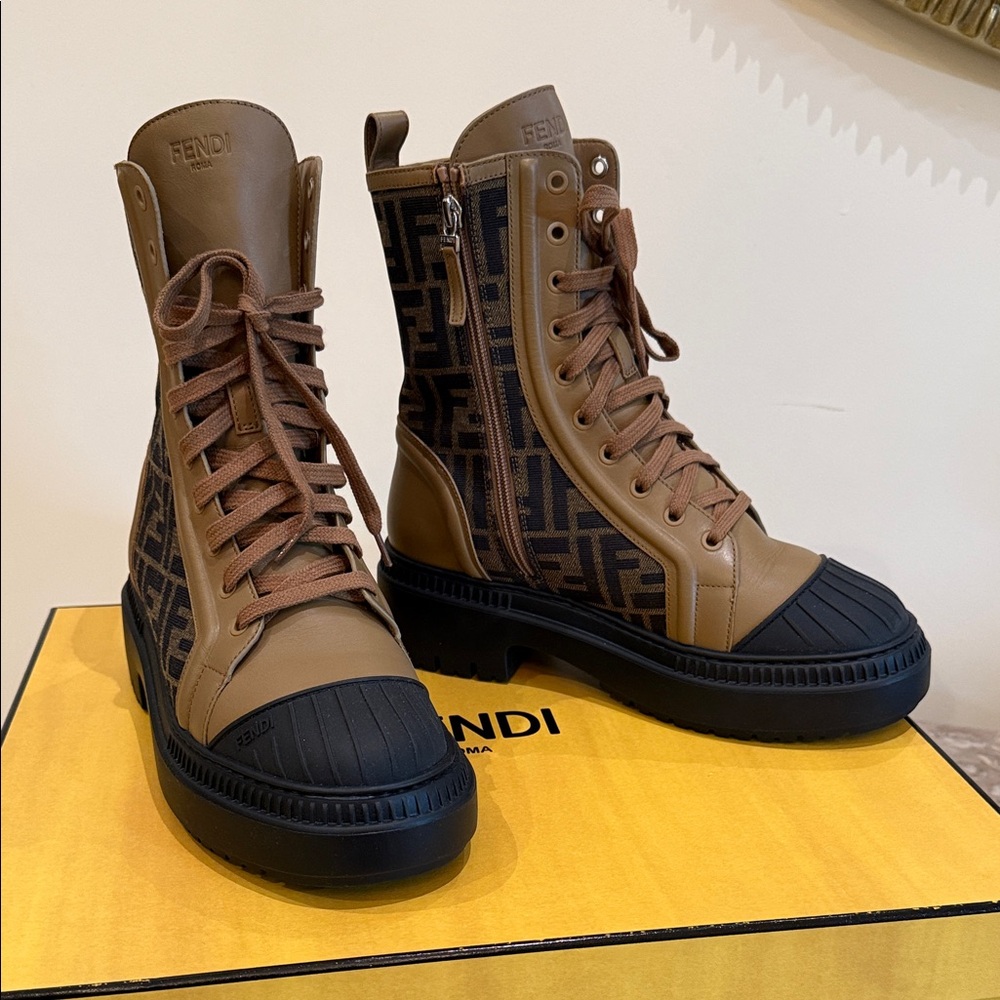 New- Fendi Tan and Black Women’s Boots